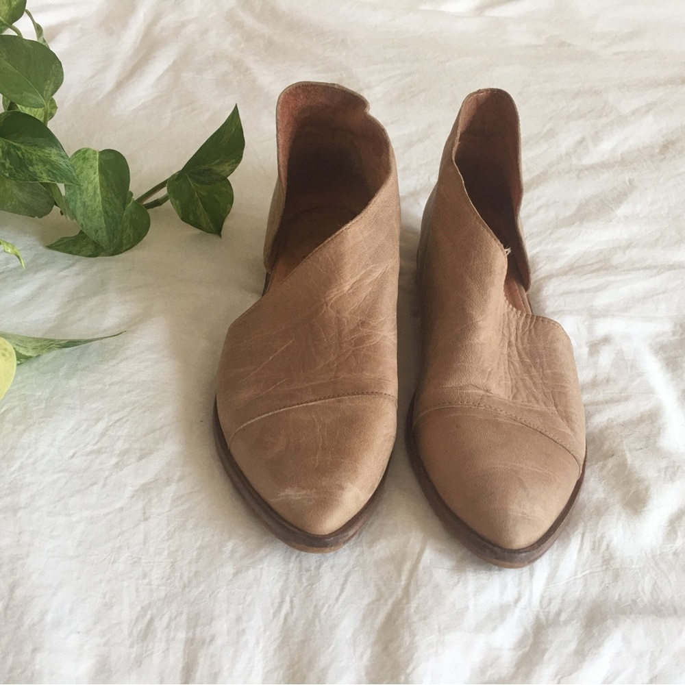 Free People Royale Flat- Taupe- 7.5